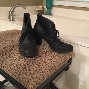 Clark's black leather lace up shoe
